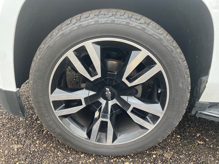 2019-chevrolet-suburban-image-9