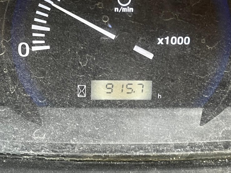 2014-kubota-l3901hst-image-21