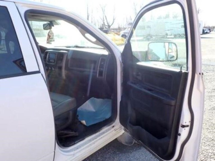 2016-dodge-1500-image-46