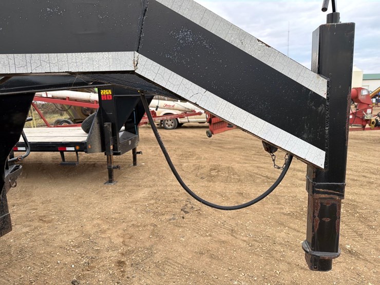 gooseneck-flatbed-trailer-image-23