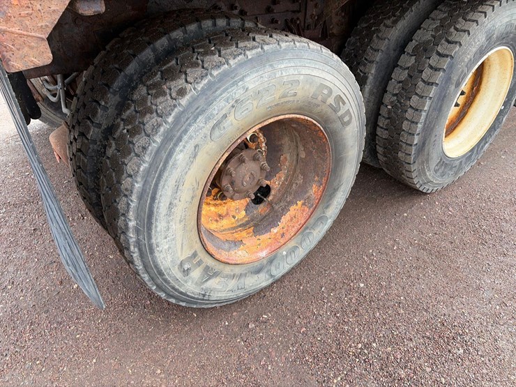 international-7400-image-43