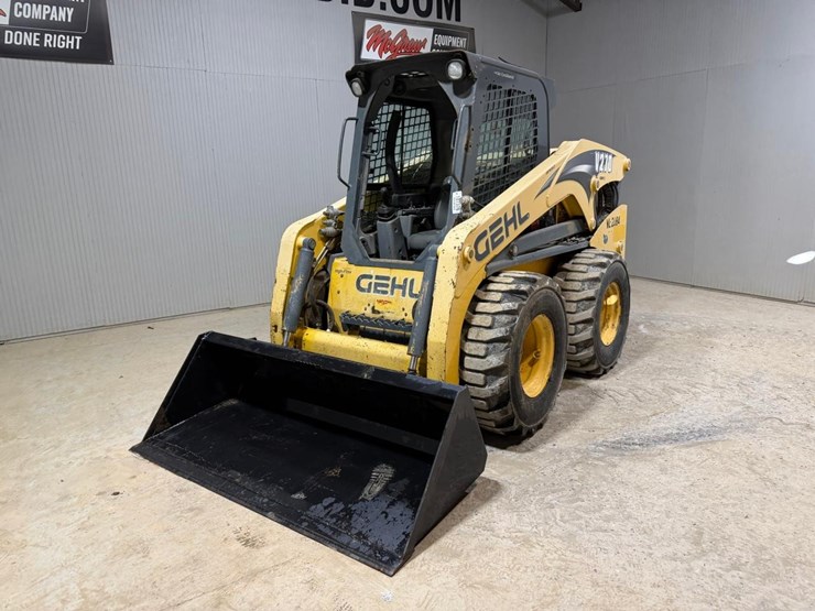 2015-gehl-v270-image-2