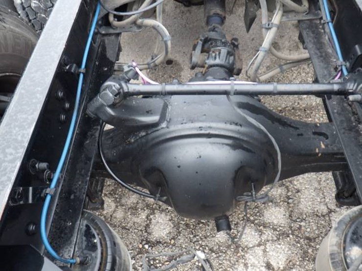 freightliner-cascadia-126-image-11