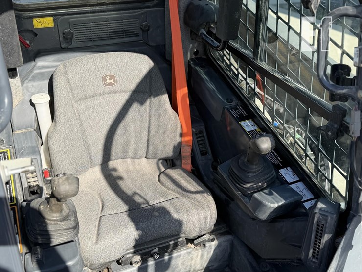 2021-deere-333g-image-25