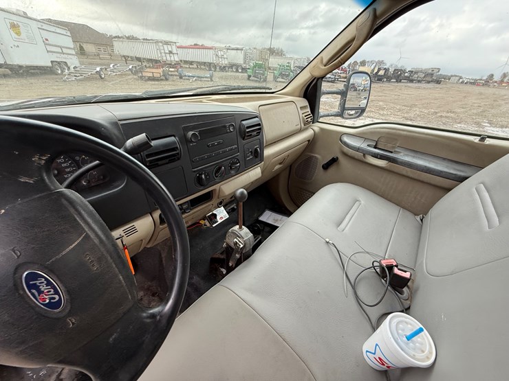 2005-ford-f350-image-28