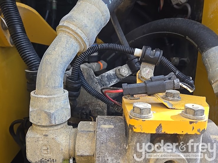 2018-komatsu-d61pxi-24-image-74