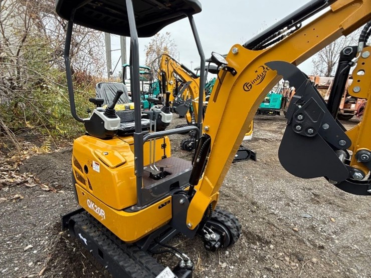 new-cfg-industrial-co-mini-excavator-model-qk20r-image-2