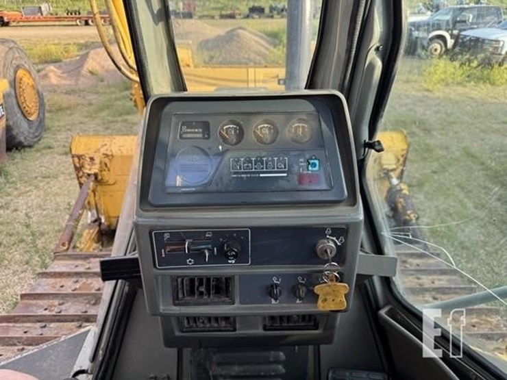 komatsu-d65ex-12-image-22