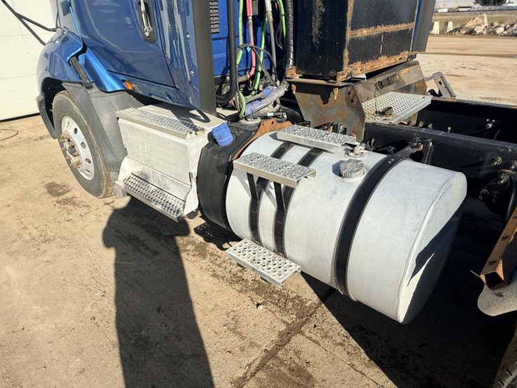 2017-international-prostar-image-25