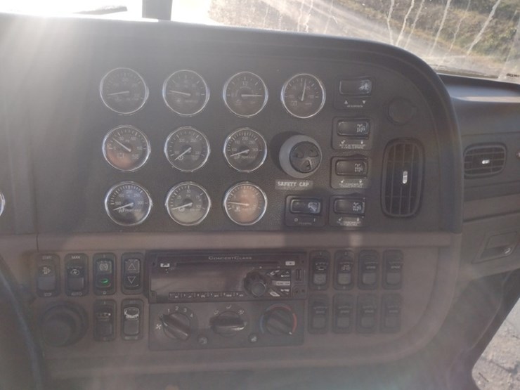 peterbilt-389-image-10