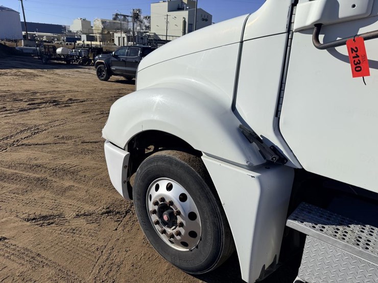 2007-freightliner-columbia-120-image-10