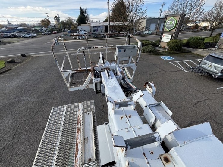 2001-kenworth-t300-image-27