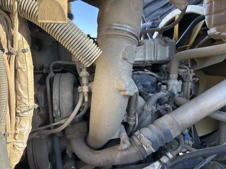 2017-international-hx615-image-24