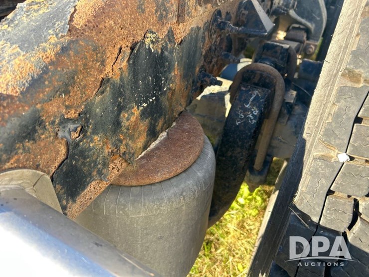 2010-peterbilt-386-image-19