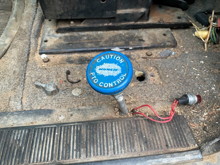 international-4700-image-36