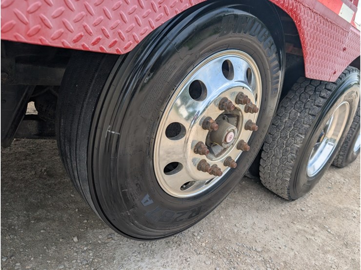 peterbilt-365-image-20