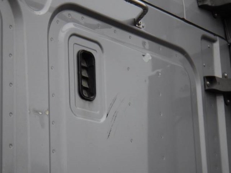 2019-freightliner-cascadia-126-image-18