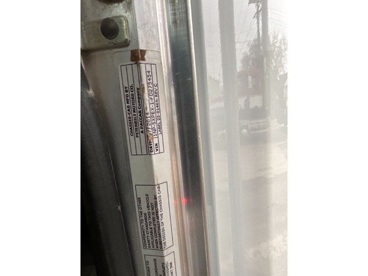 2015-peterbilt-365-image-31