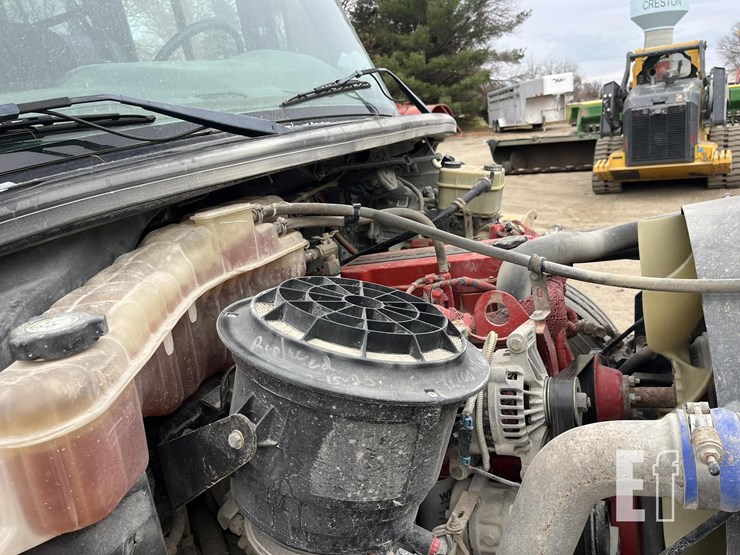 2014-thomas-saf-t-liner-c2-image-32