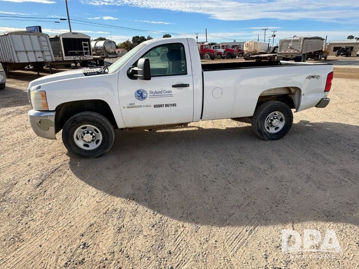2010-chevrolet-silverado-2500hd-image-10