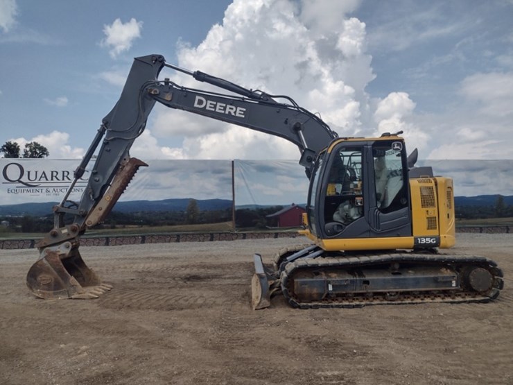 deere-135g-image-1