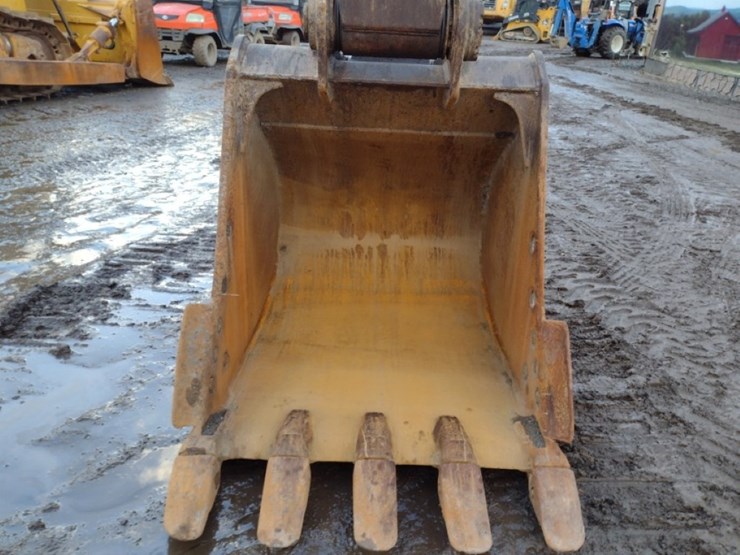 caterpillar-325d-image-15