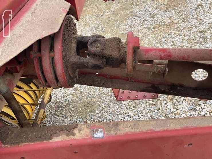 new-holland-660-image-6