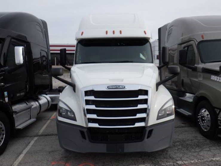 freightliner-cascadia-126-image-2