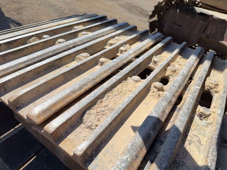 hitachi-225-excavator-image-15