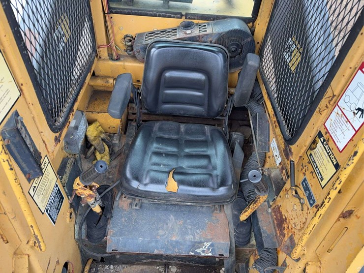 new-holland-l783-image-23