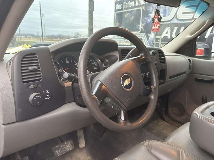 2012-chevrolet-silverado-2500-image-26