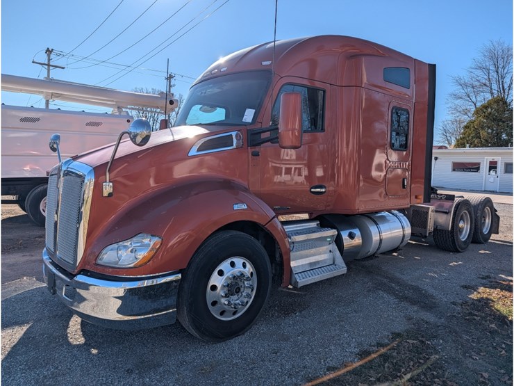 2017-kenworth-t680-image-1
