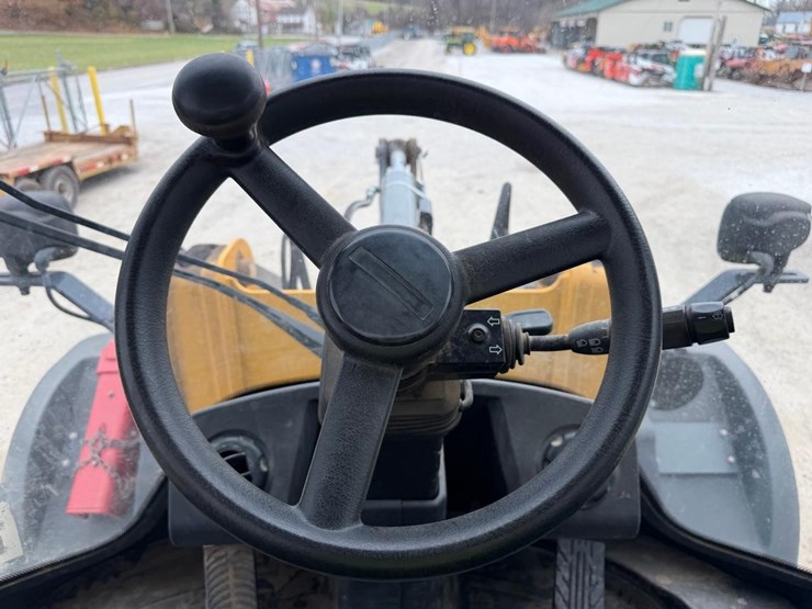 2020-deere-344l-image-26