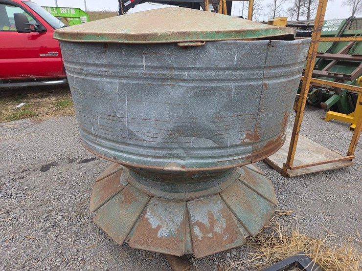 round-hog-feeder-image-5