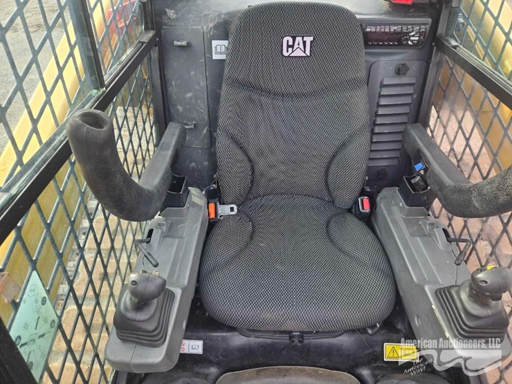 2020-cat-299d3-xe-skid-steer-image-16