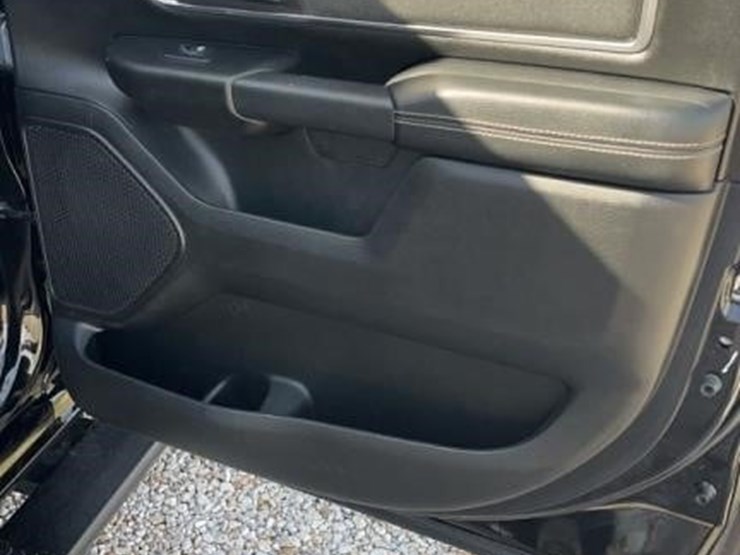 2019-ram-1500-big-horn-image-21