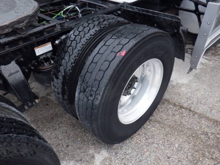 freightliner-cascadia-125-image-13