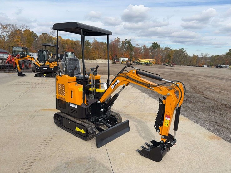 2025-miva-va15j-mini-excavator-image-2