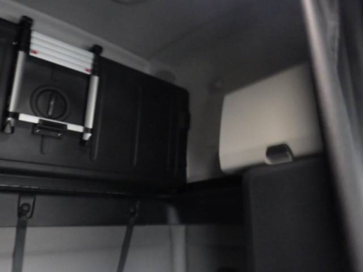 2019-freightliner-cascadia-126-image-8