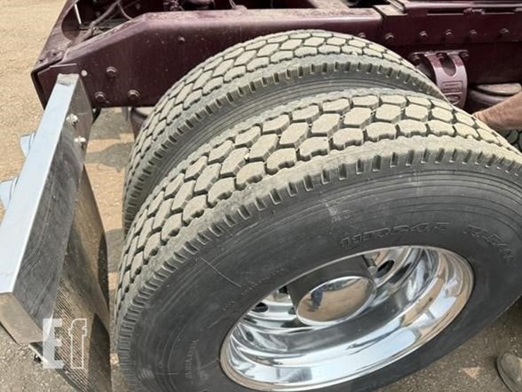 2002-peterbilt-379-image-52