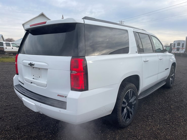 2019-chevrolet-suburban-image-5