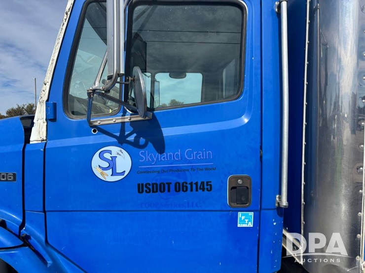 freightliner-fl106-image-25