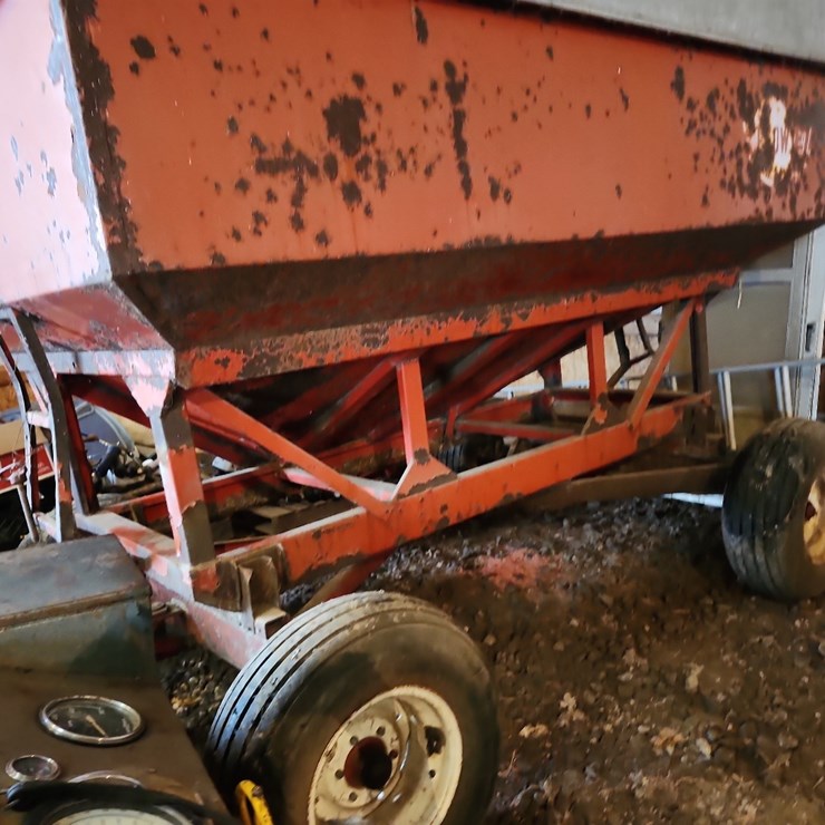 EZ Flow gravity wagon w/gear