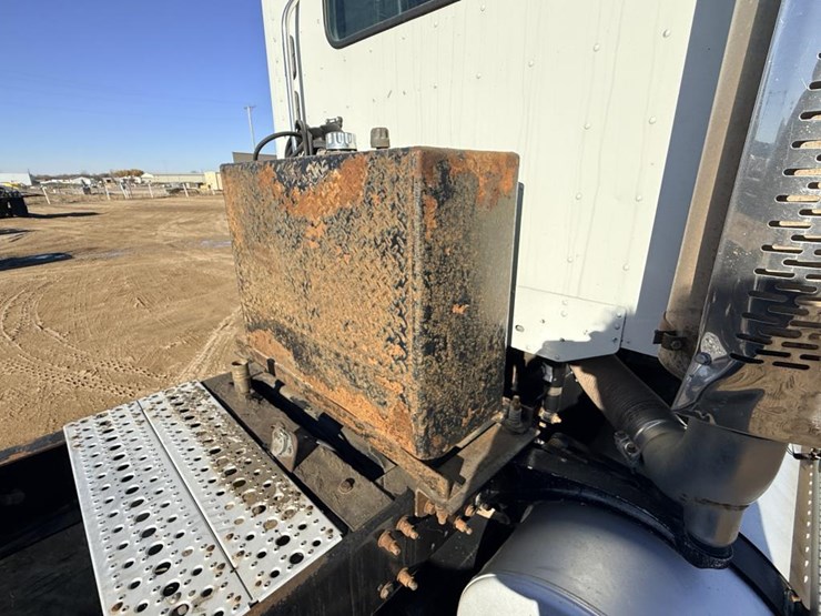 2007-freightliner-columbia-120-image-37