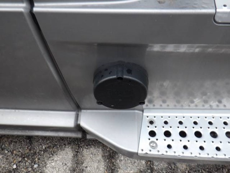 2019-freightliner-cascadia-126-image-6