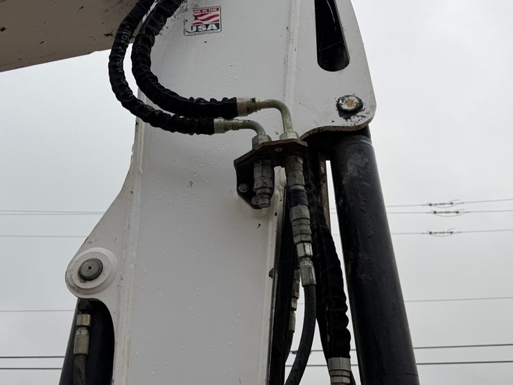 2020-bobcat-e85-image-9