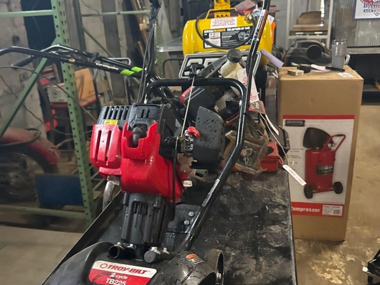troy-bilt-mini-gas-rototiller-model-tb225-image-2