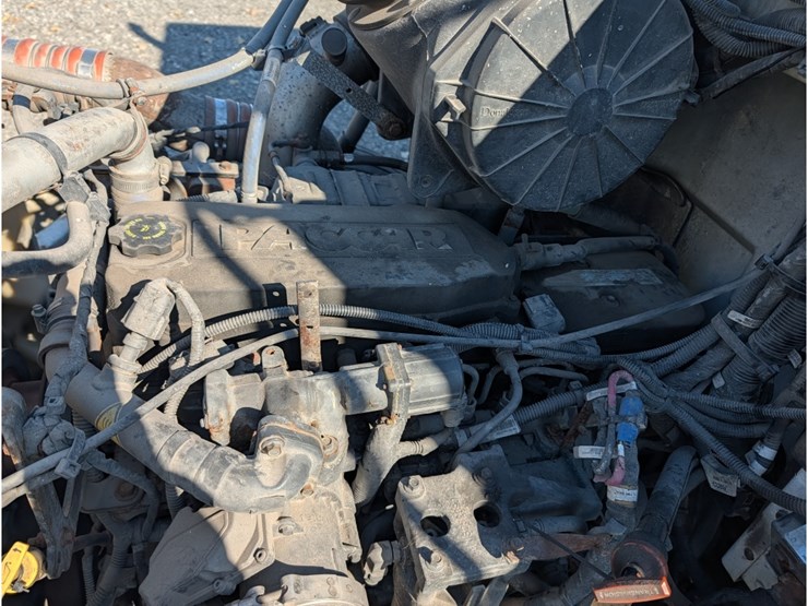 2017-peterbilt-337-image-17