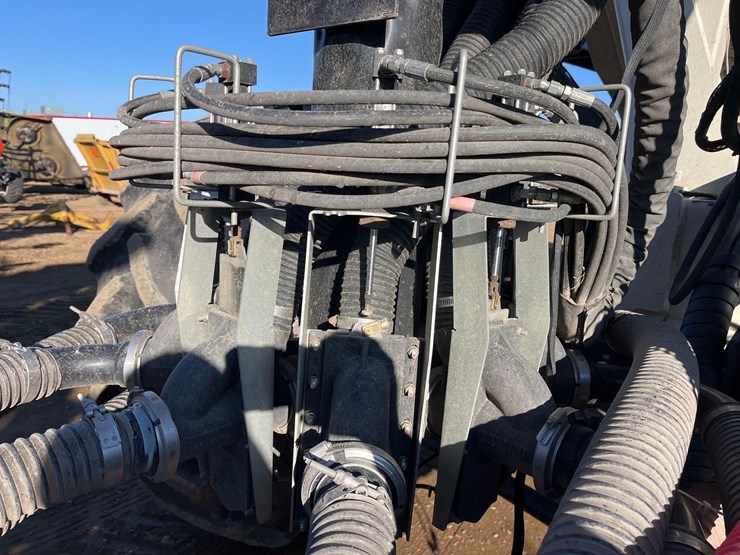 2016-bourgault-3320-66-image-101