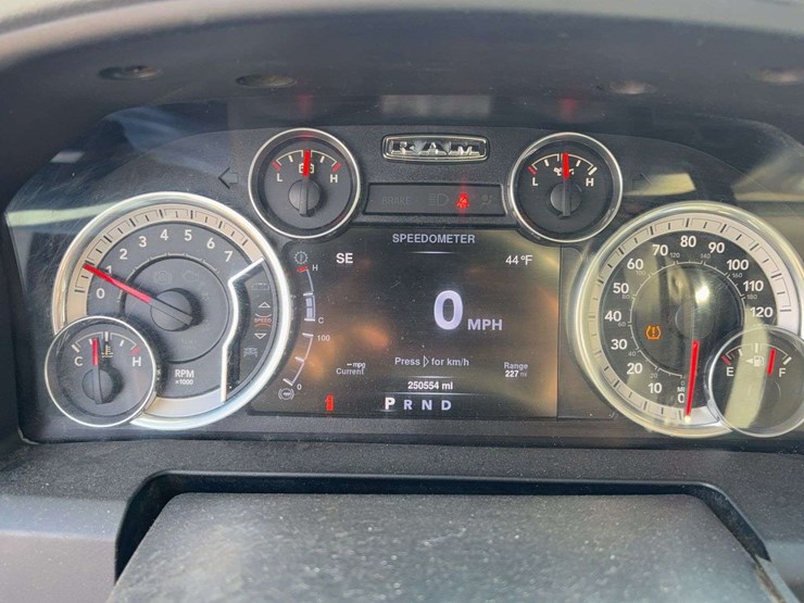 2016-dodge-2500-image-23